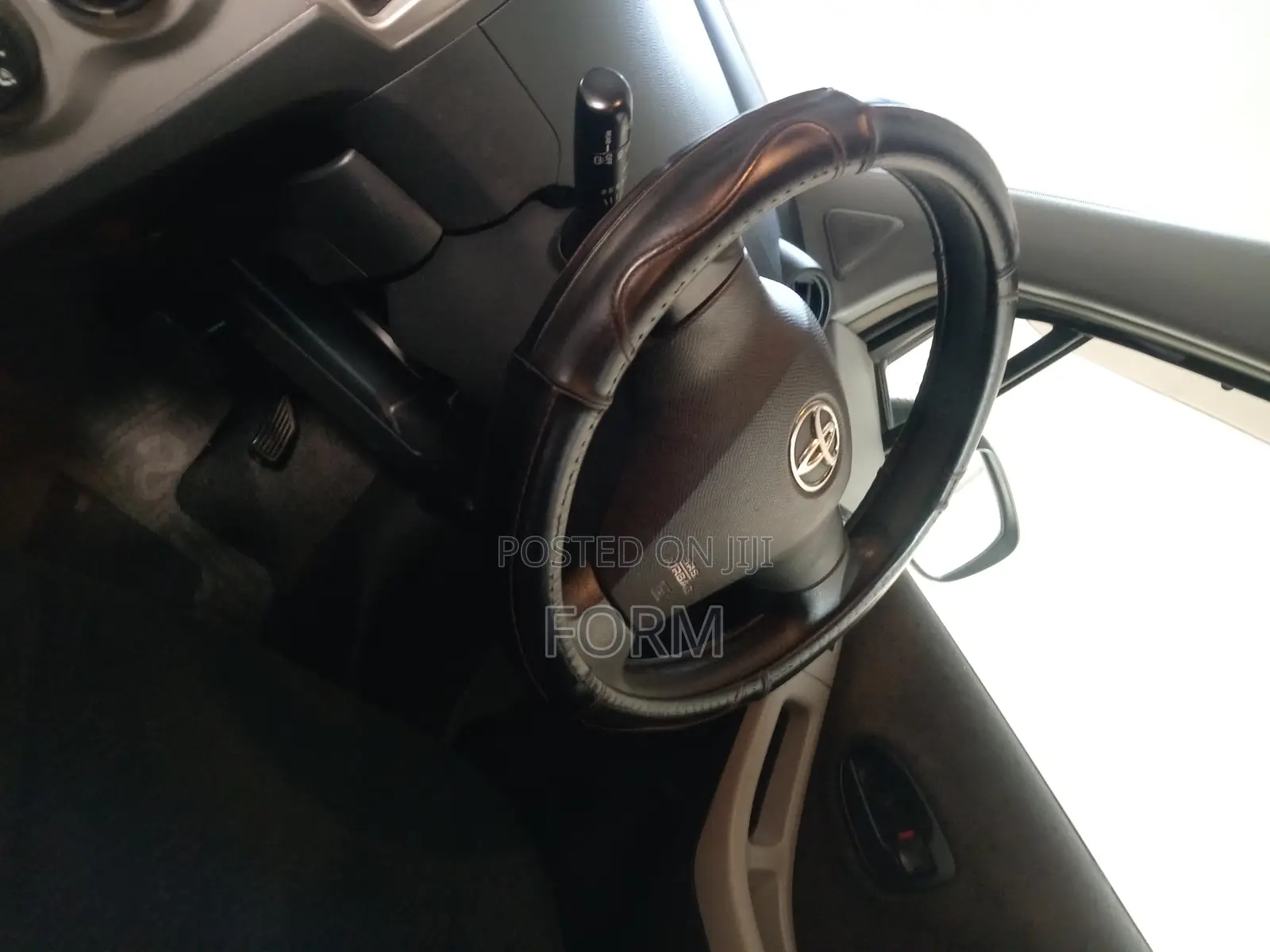 Toyota Vitz 2008 Silver