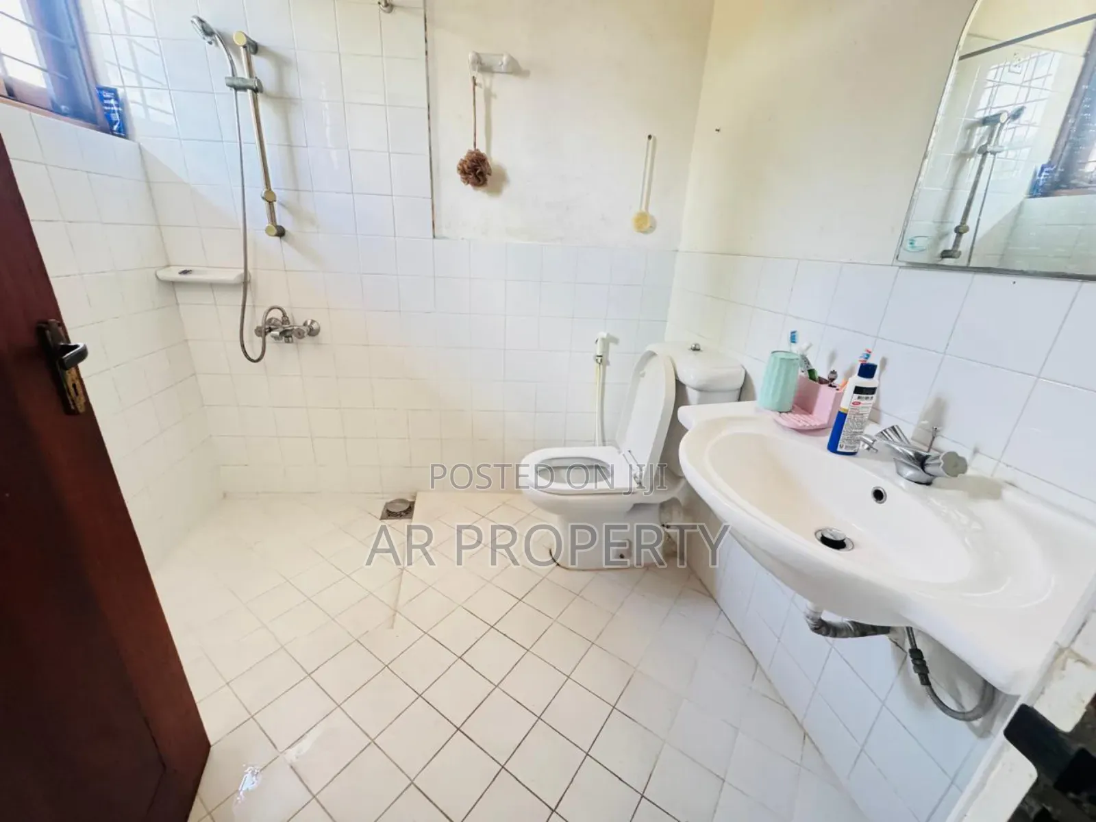 5bdrm House in Nugegoda for sale