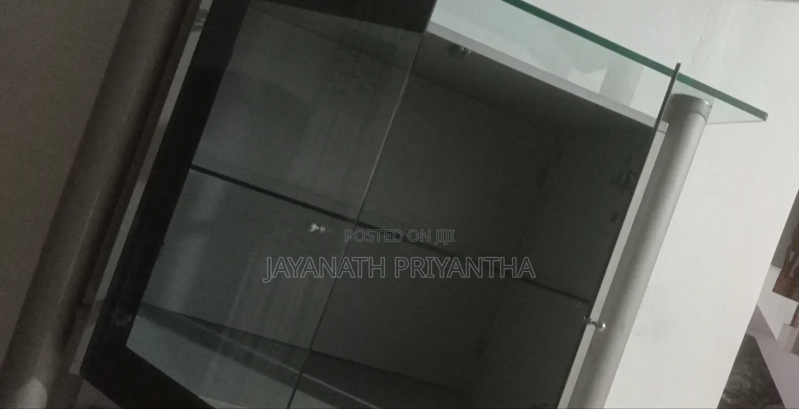 Switzerland නිෂ්පාදනයකි,වීදුරු සහ ස්ටෙින්ලස් ස්ටීල් වලින් නිපදවා ඇත. .