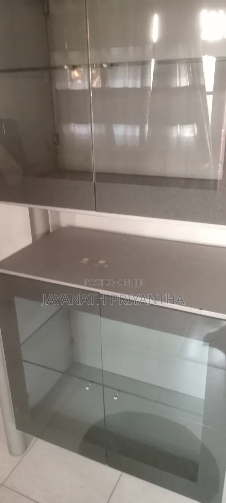 Switzerland නිෂ්පාදනයකි,වීදුරු සහ ස්ටෙින්ලස් ස්ටීල් වලින් නිපදවා ඇත. .