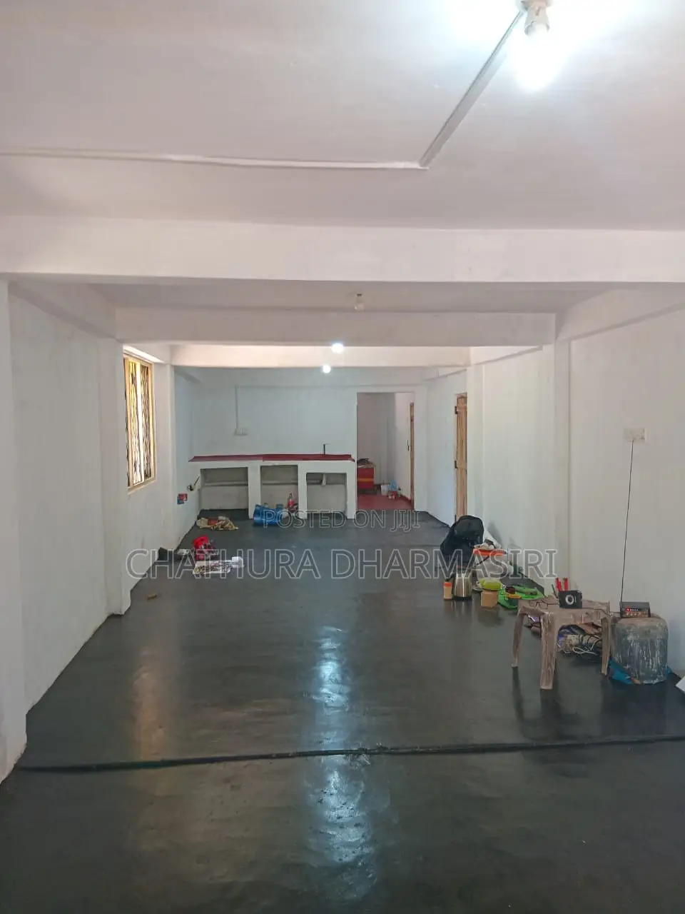 Commercial Building for Shop / Warehouse Rent