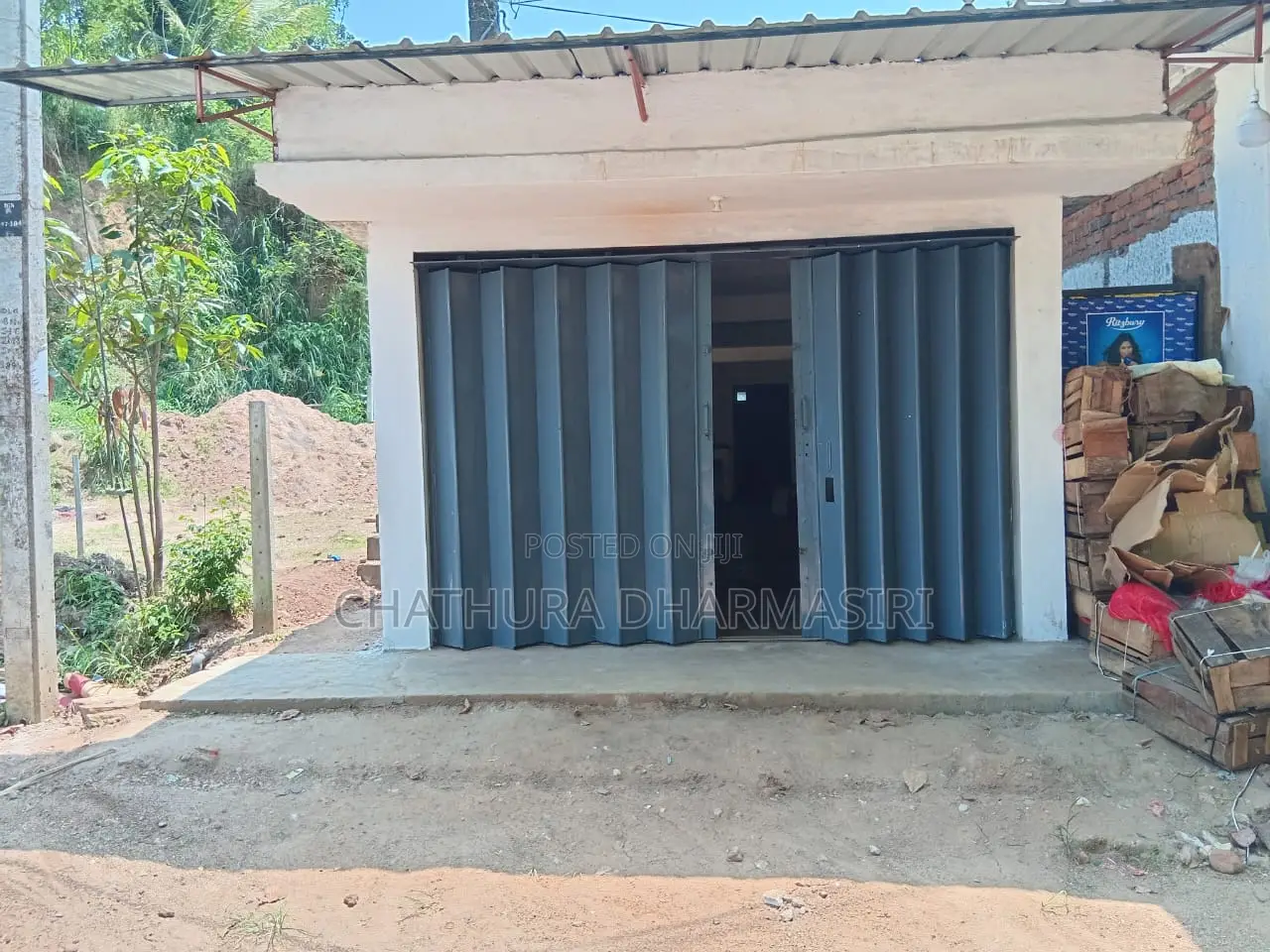 Commercial Building for Shop / Warehouse Rent