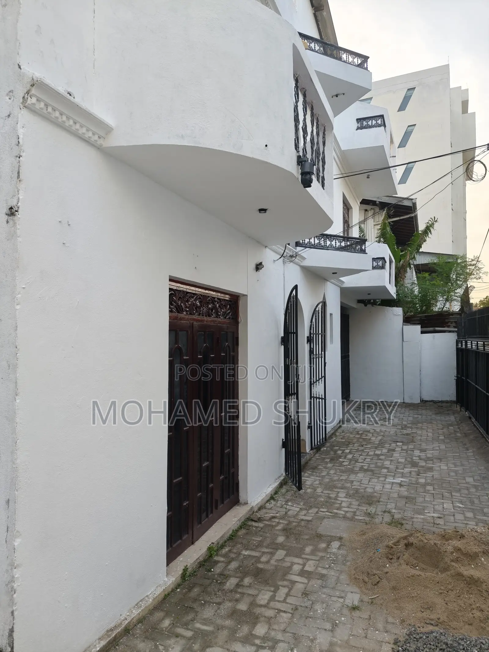 5bdrm House in Borella for sale