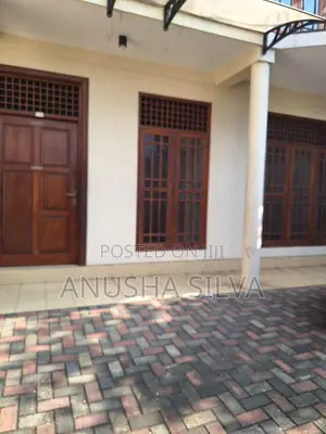 3bdrm House in 99B Sri Somerathana for rent