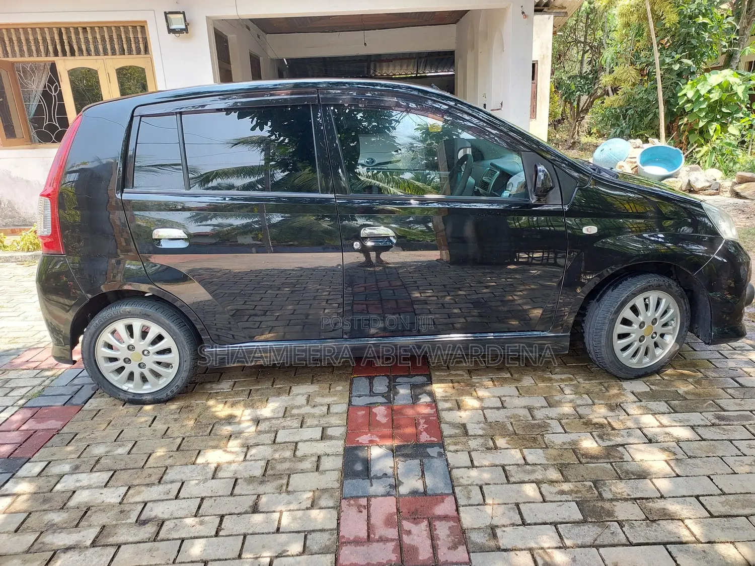 Car 2011 Black