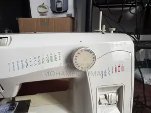 Singer Portable 8215 Sewing Machine