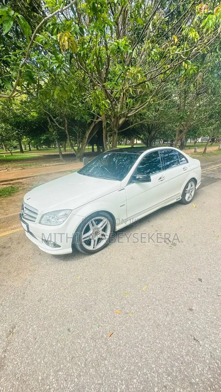 Mercedes-Benz C180 2011 Off white