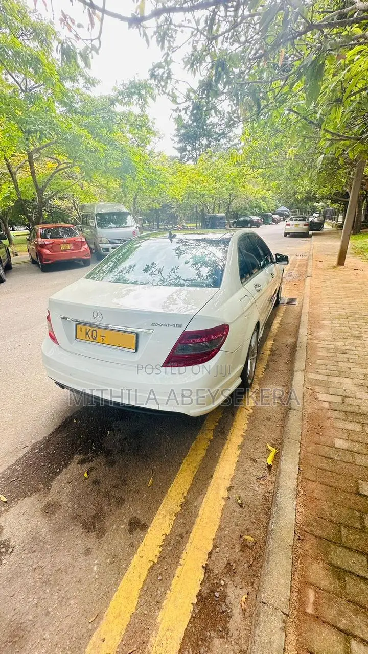 Mercedes-Benz C180 2011 Off white
