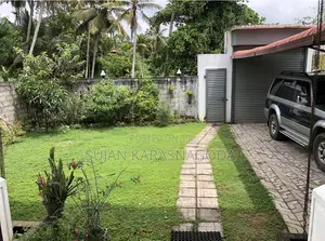 5bdrm House in Araliya Grand Town, Gampaha City for sale