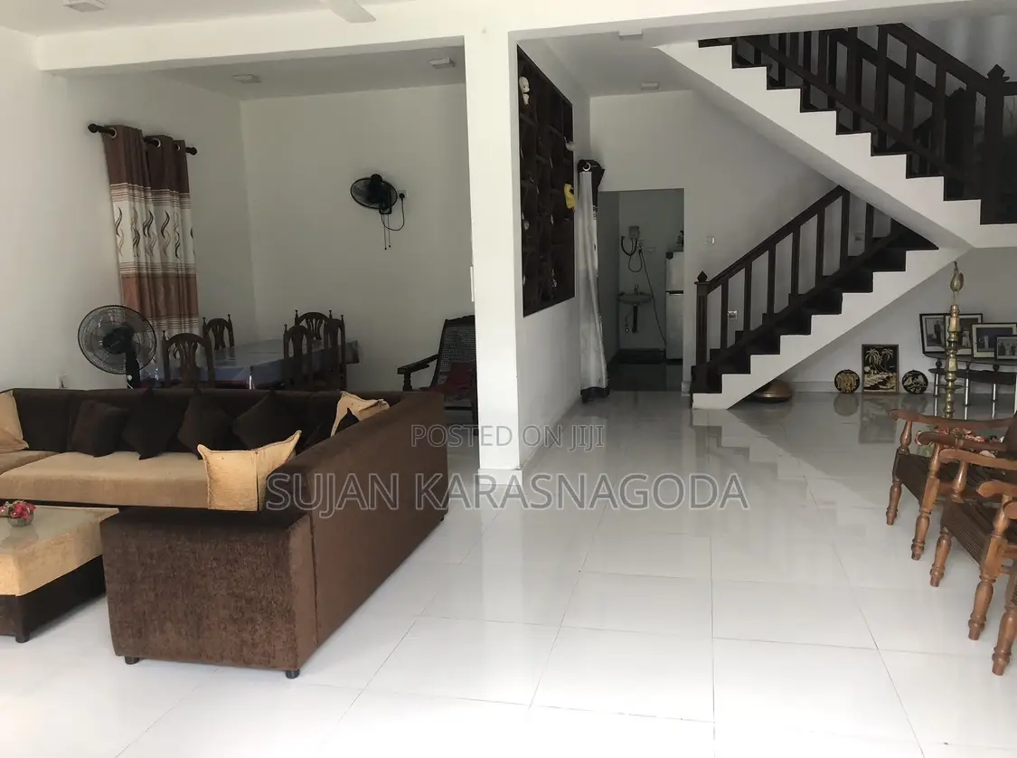 5bdrm House in Araliya Grand Town, Gampaha City for sale