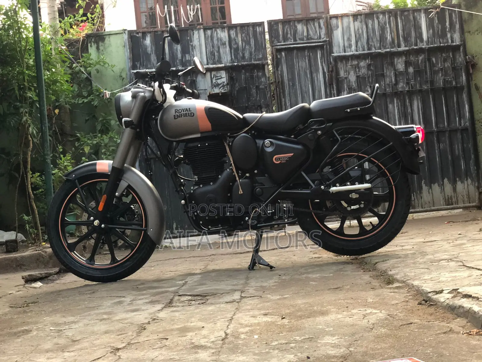 New Royal Enfield Classic 350 2026 Gray