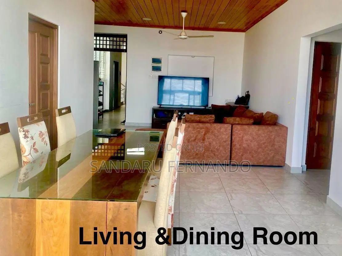 3bdrm Apartment in Wellawatte for sale
