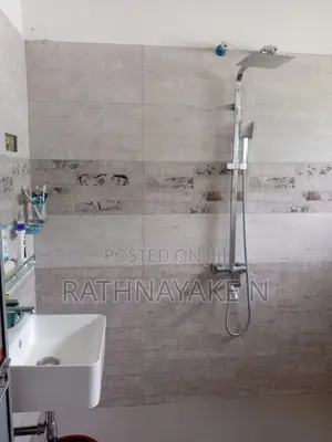 5bdrm House in Ja-Ela for sale
