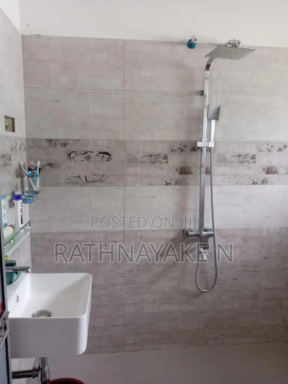 5bdrm House in Ja-Ela for sale