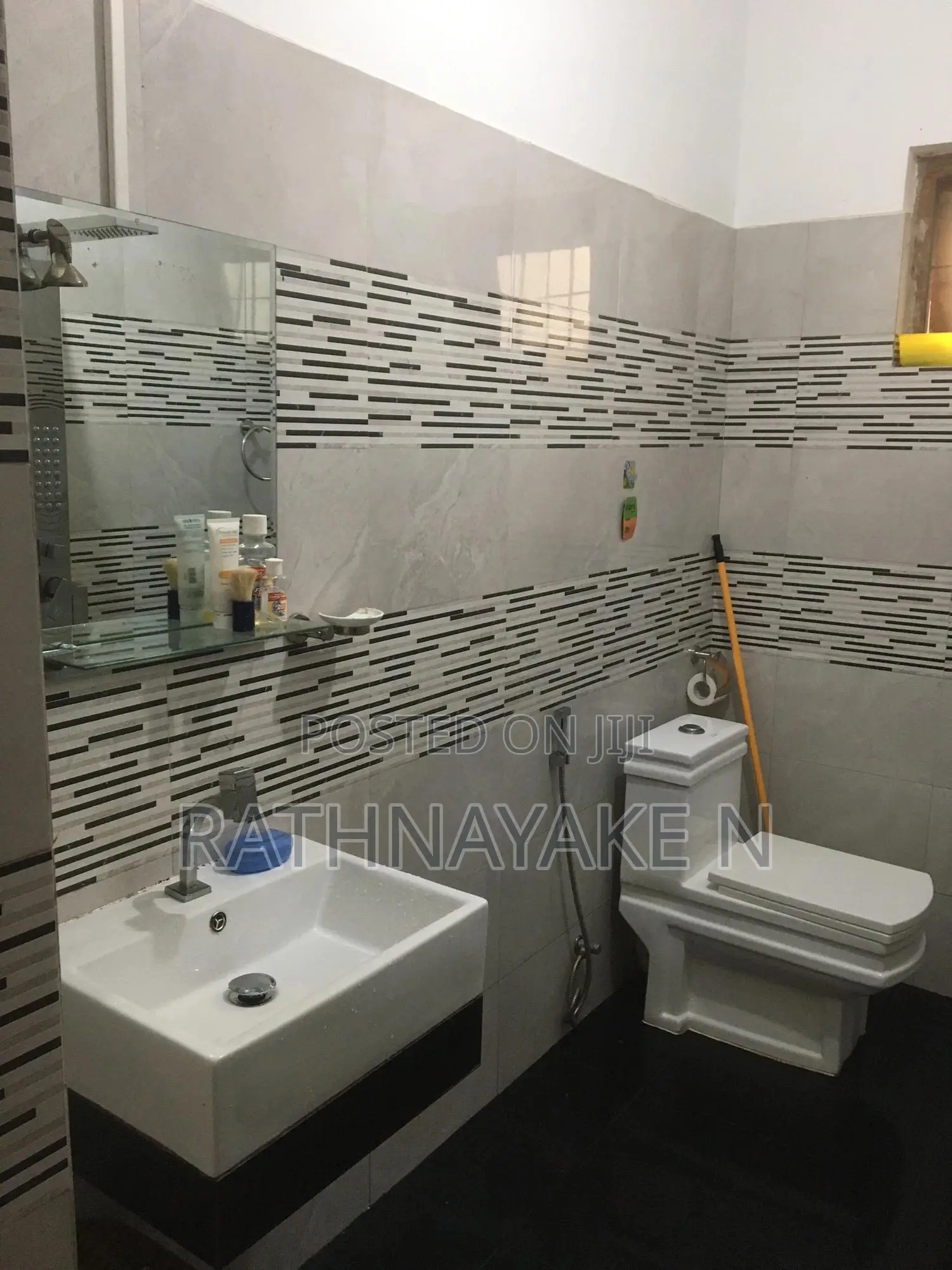 5bdrm House in Ja-Ela for sale