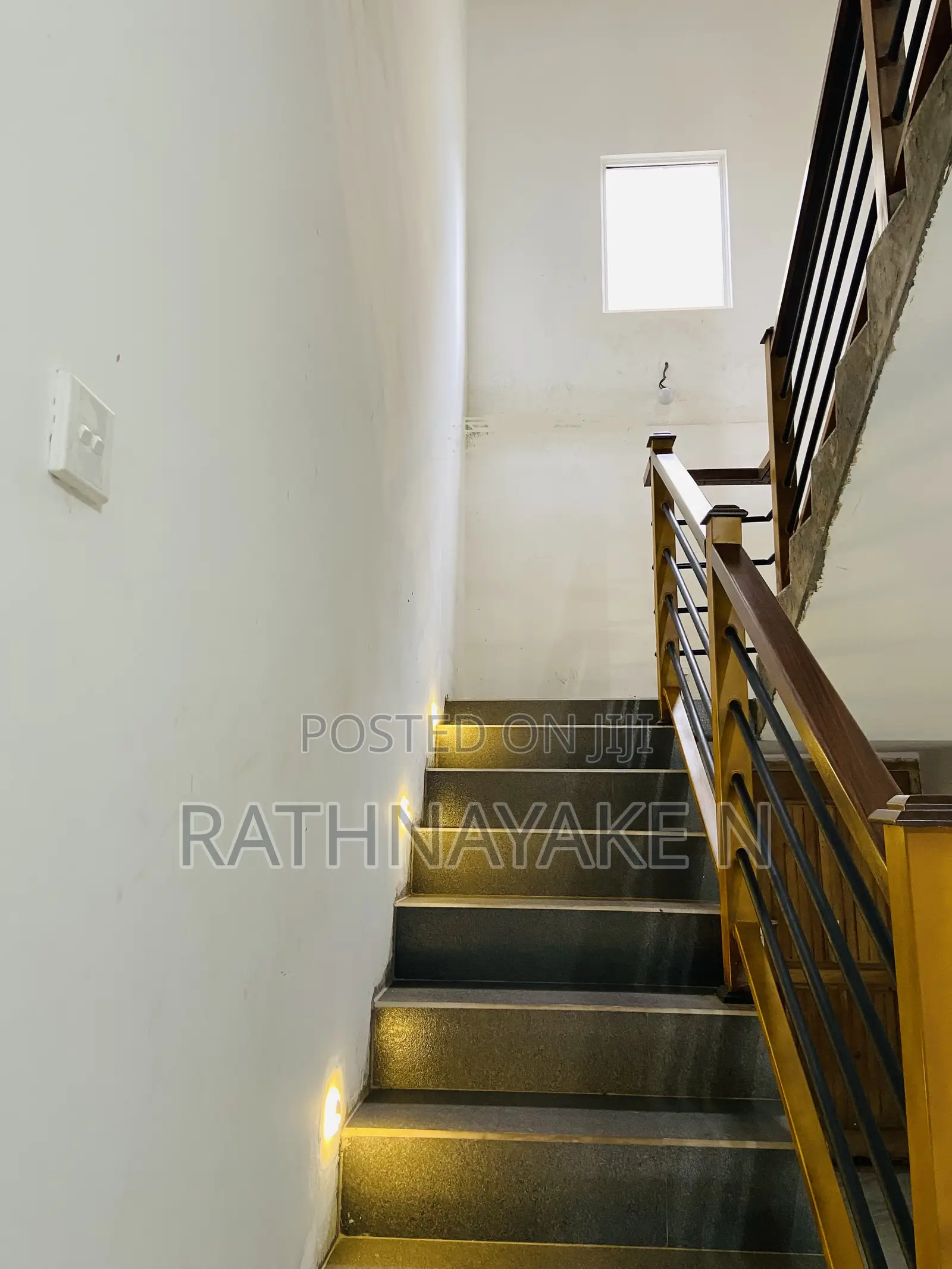 5bdrm House in Ja-Ela for sale