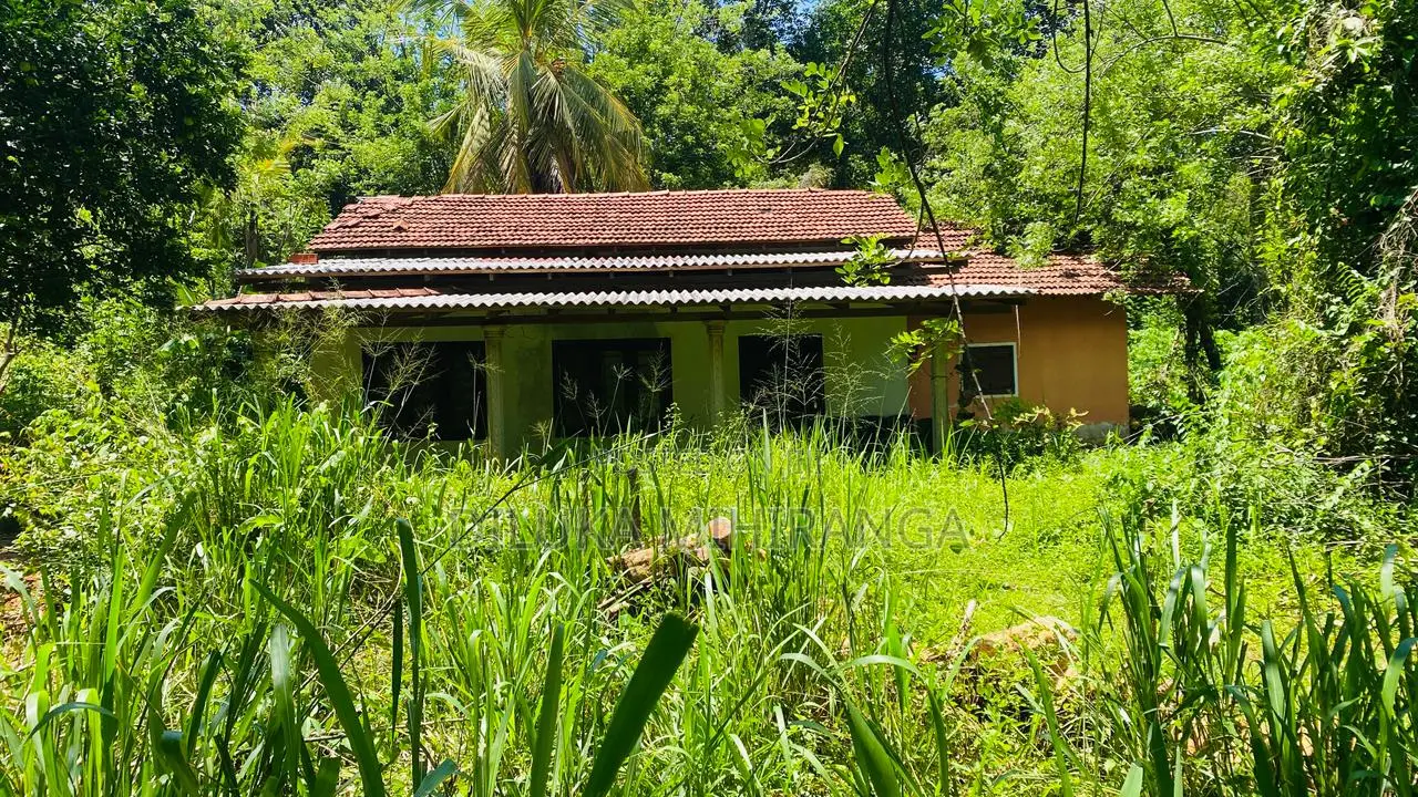 4bdrm House in Middeniya, Angunakolapellessa for sale