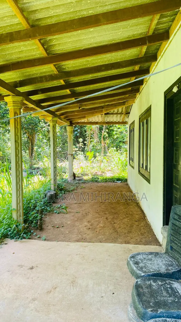 4bdrm House in Middeniya, Angunakolapellessa for sale