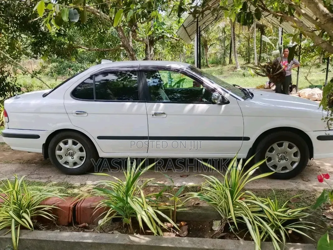 Nissan FB15 2000 White