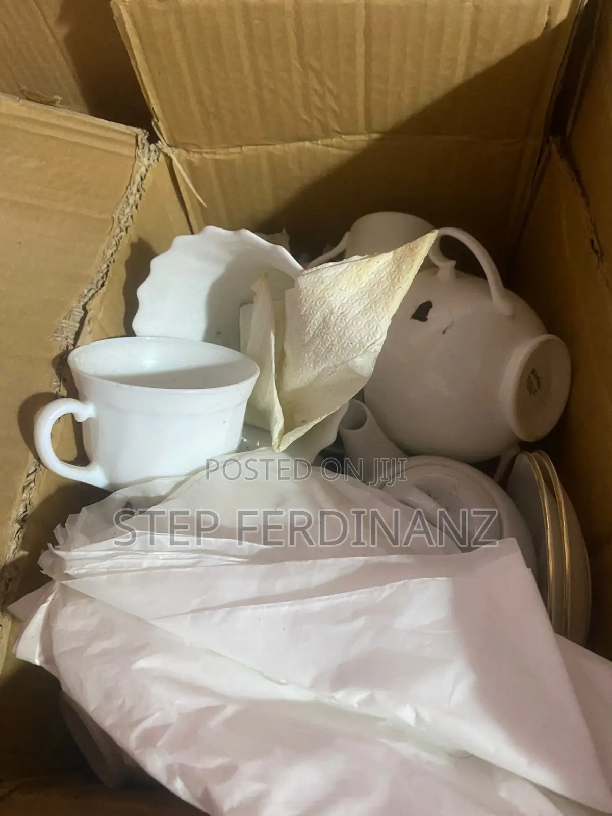 Tea Cups, Sauces, Tea Pots N Etc