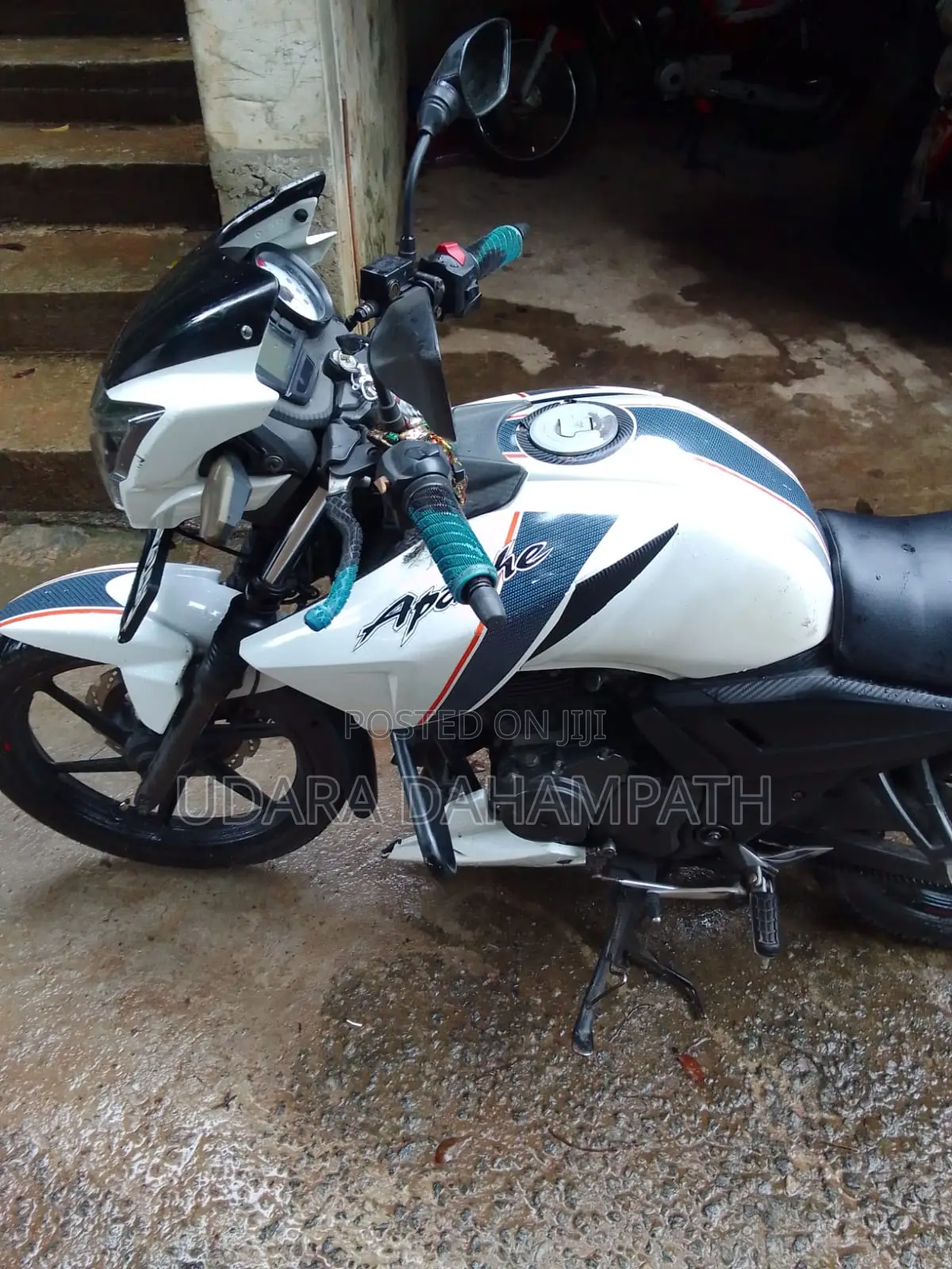 TVS Apache RTR 160 2V 2016 White