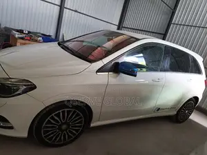 Mercedes-Benz B-Class Base B 250e 2016 White