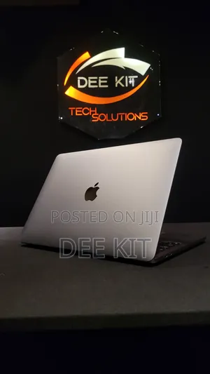 Laptop Apple MacBook Pro 2022 M2 8GB Apple M2 SSD 512GB