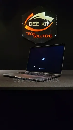 Laptop Apple MacBook Pro 2022 M2 8GB Apple M2 SSD 512GB