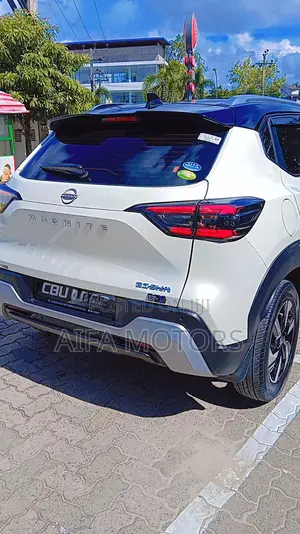Nissan Magnite 1.0 Petrol FWD 2025 White