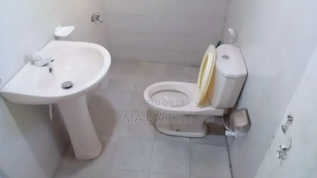 3bdrm House in 3 Bedrooms House, Kotte for rent