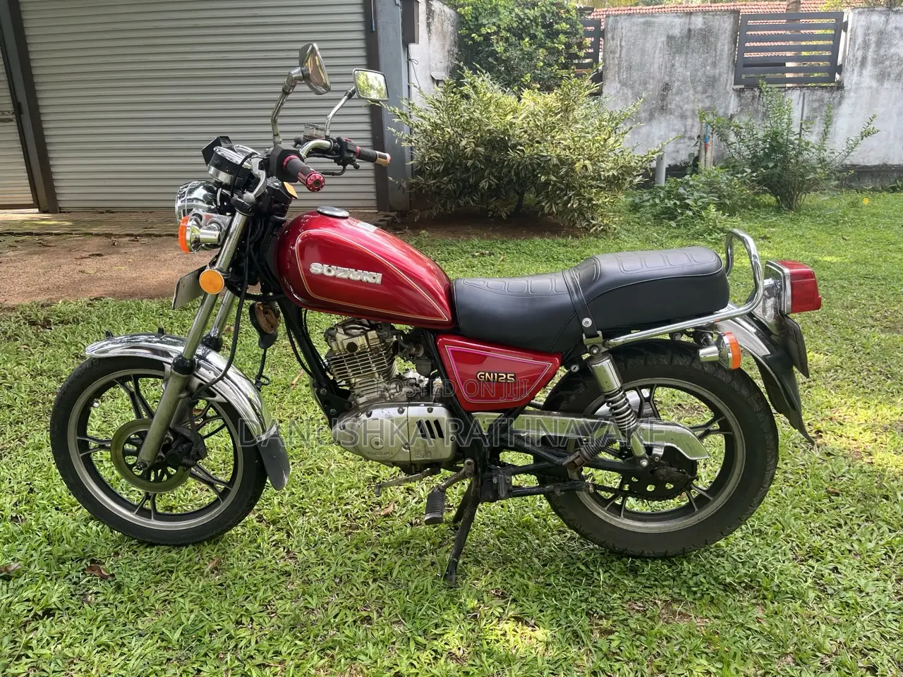 Suzuki GN 125-2 2000 Red