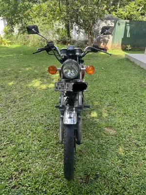 Suzuki GN 125-2 2000 Red