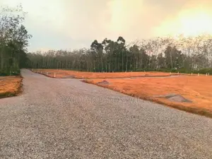 Luxury Land For Sale in Aluthgma
