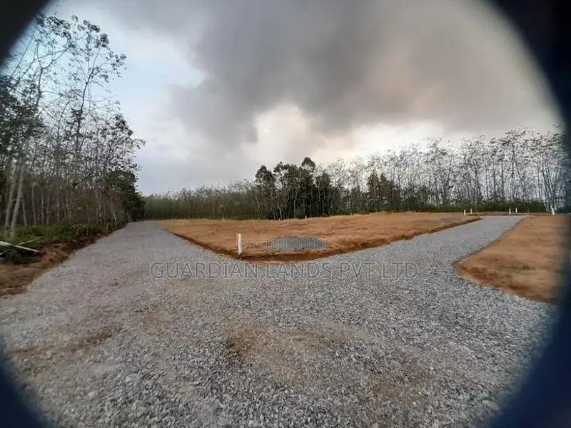 Luxury Land For Sale in Aluthgma