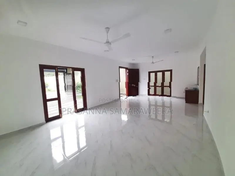 අති සුඛෝපභෝගී අලංකාර නවීනතම නිවස විකිණීමට - Piliyandala
