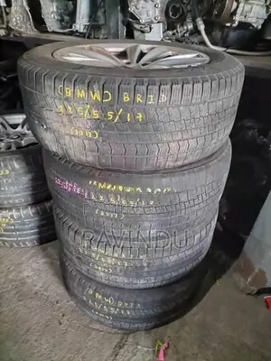 225/55/17 Bridgestone Snow Tyre (2017)