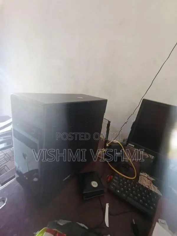 i5 , 4 GB RAM 1 VGA PC