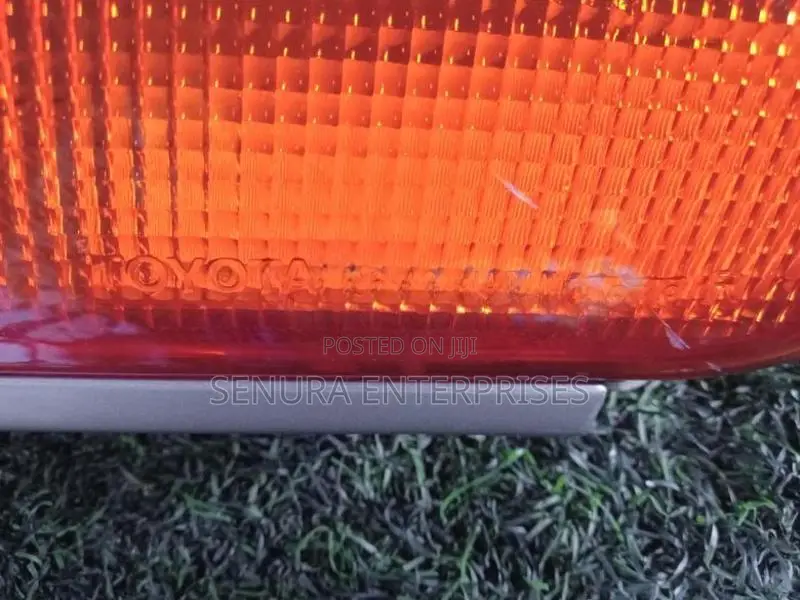 Toyota Dholphine LH113 Signal Light LH / RH