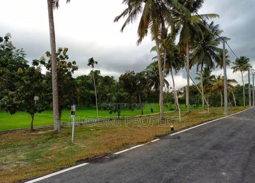 මාතර ලැබීම නව රෝහල ඉදිරියෙන් නේවාසික බිම් කොටස්