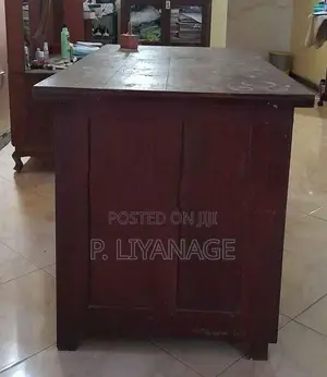 කොස් ලීයෙන් මේසය