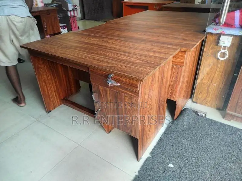 New 4*2 Ft Melamine Office Table