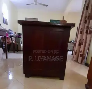 කොස් ලීයෙන් මේසය