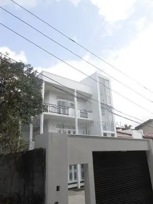 Baththaramulla : B/N, 9BR (15P) Luxury House for Sale