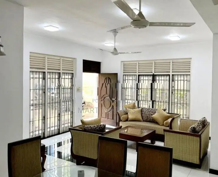 Baththaramulla : B/N, 9BR (15P) Luxury House for Sale