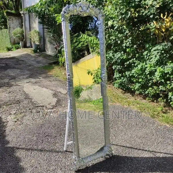 GL Mirror Stand