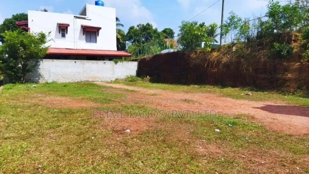 Land in Kiribathgoda Makola