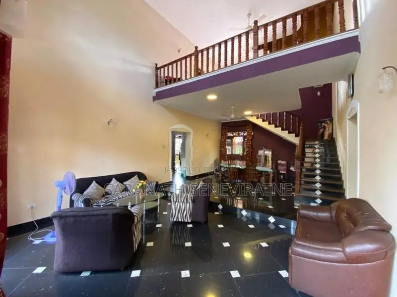 Grand House With Swimming Pool on 1st Floor - Dehiwala Attidiya