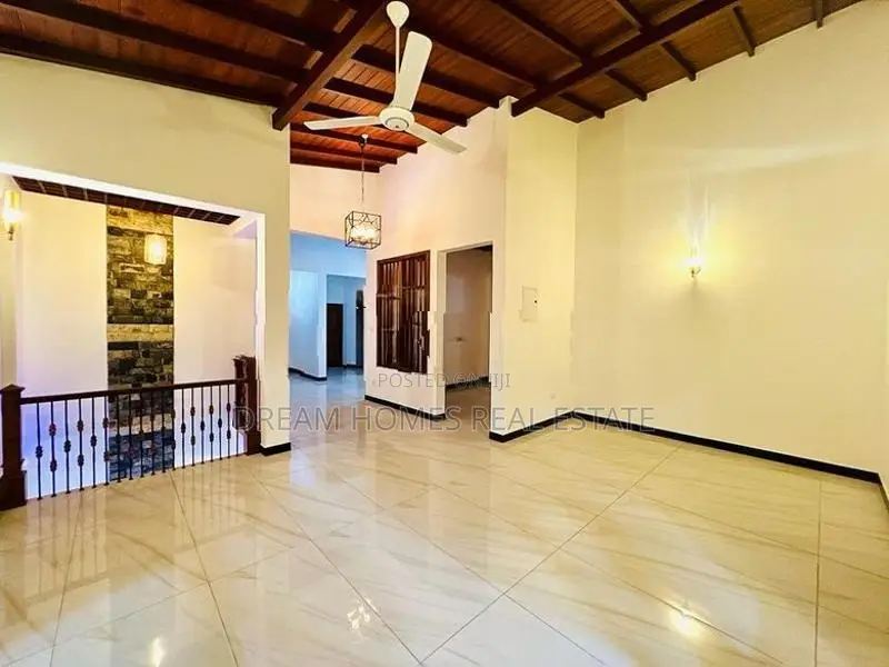 Luxury 2 Story House for Sale in Thalawathugoda