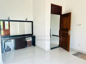 Luxury House For Sale in Hokandara rd, Thalawathugoda