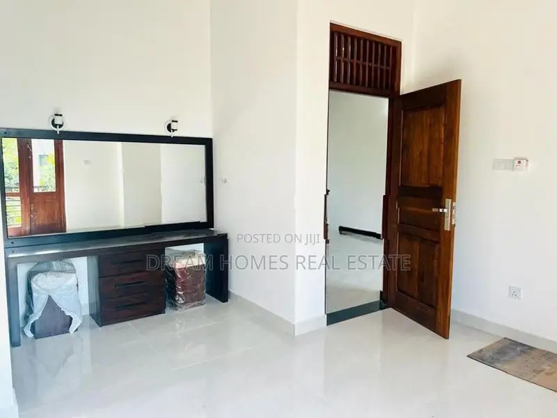 Luxury 2 Story House for Sale in Thalawathugoda